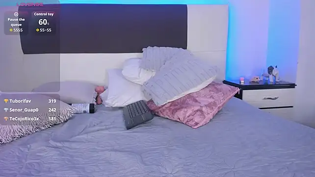 XXX chat uživo modela Sky_Loren