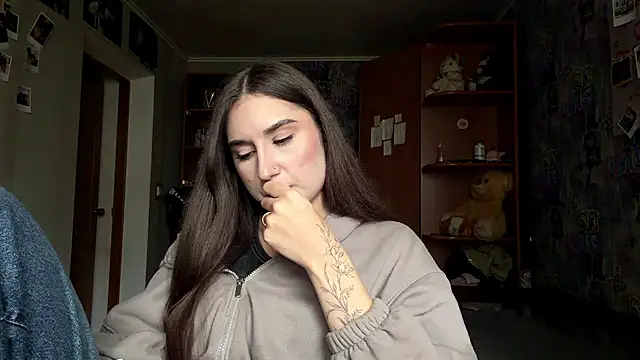KittyNoSkirty Adlı Modelin Canlı XXX Sohbeti