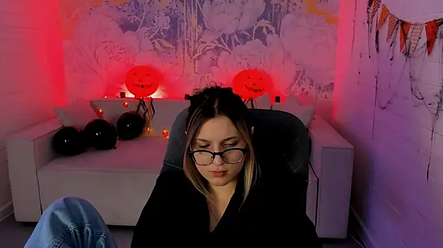 LeslieBloomn Live XXX chat