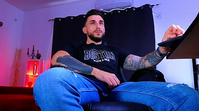 MightyAaron66's Live XXX Chat