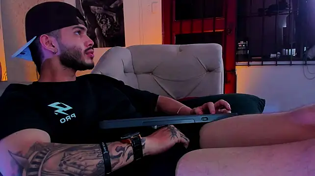 Vincentblack Adlı Modelin Canlı XXX Sohbeti