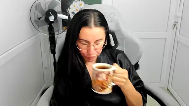 Živý XXX chat ChloeVibee