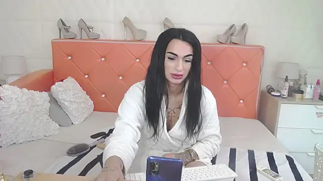HotIris' Live XXX Chat
