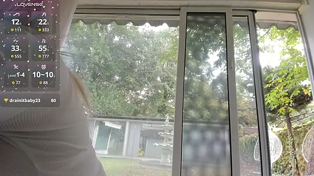 Chat +18 de Ella_Vee ao vivo