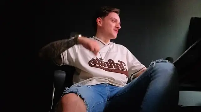 FelixStarkk Adlı Modelin Canlı XXX Sohbeti