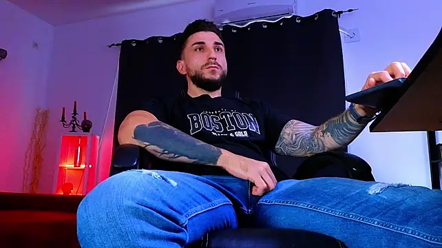 Czat XXX na żywo – MightyAaron66