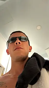 Duncan_Collins live XXX chat