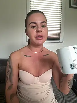 BabyFaceMia Live XXX-chat