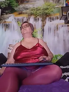 צ'אט XXX בשידור חי של QueenPammy1
