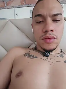 AlphaMasterXxx – Live XXX-chat