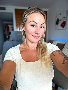 NastyMilf_ – webcam-show
