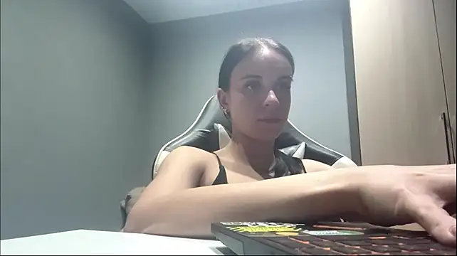 XXX chat uživo modela Hisaky
