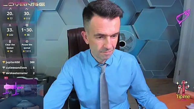 SteveTiger élő XXX-chatje