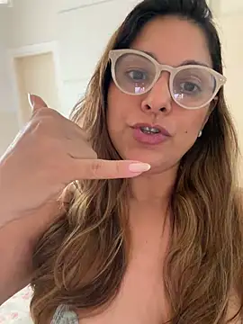 Show de Mariiii_morena na webcam