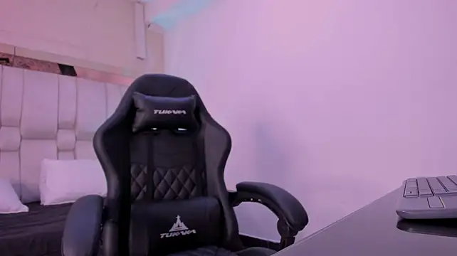 Radiant_Naomi Chat XXX live