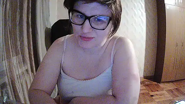 Jolinaha élő XXX-chatje