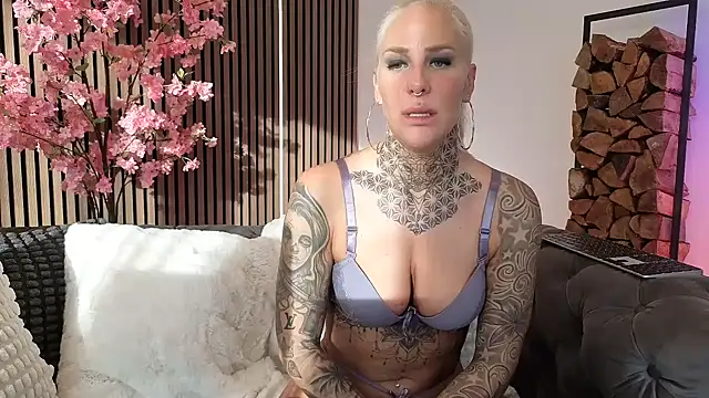 Lara-CumKittenn Live XXX chat