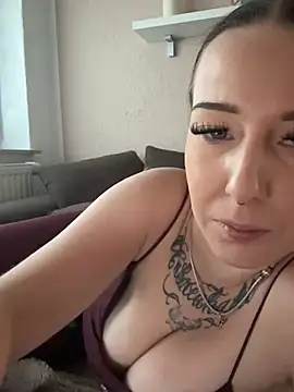 Trixie-Tainted Live XXX-Chat