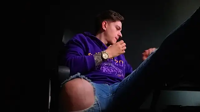צ'אט XXX בשידור חי של FelixStarkk