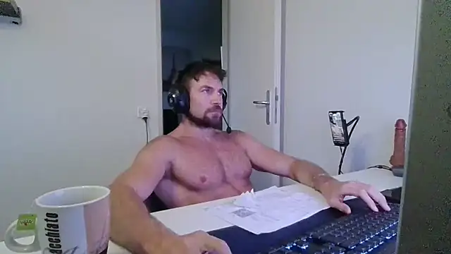 alpha-hunk Chat XXX live