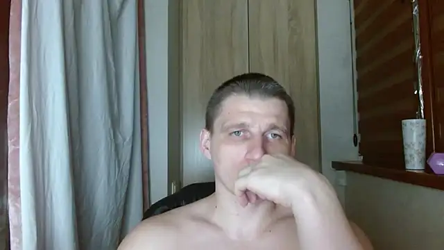 Poliglotjoe1 élő XXX-chatje