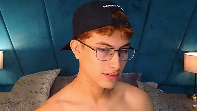 Aaron_Eze Live XXX-Chat