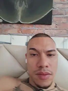צ'אט XXX בשידור חי של AlphaMasterXxx
