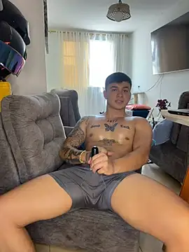 Christopher_strongg Chat XXX live