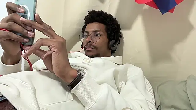 HoleBreeder Chat XXX live