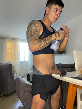 Christopher_strongg Chat XXX in diretta