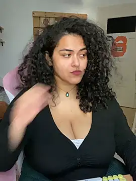 Chat +18 de Curvydesifromgermany ao vivo