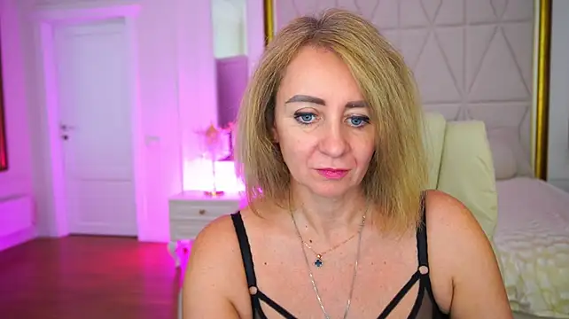 XXX chat uživo modela LavanderSophi