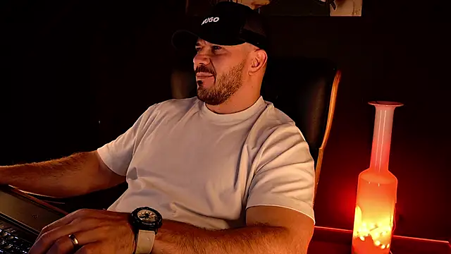 AngeloEric XXX чат на живо