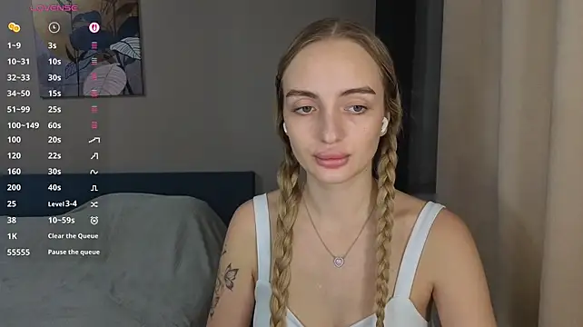 Chat +18 de A_delina ao vivo
