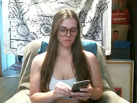 katie_kitten38's Live XXX Chat