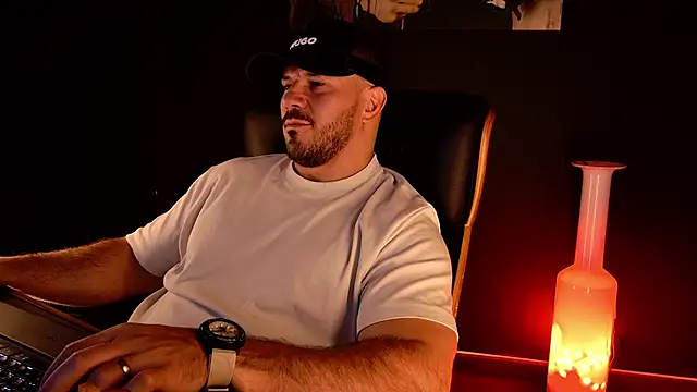 AngeloEric Chat XXX live