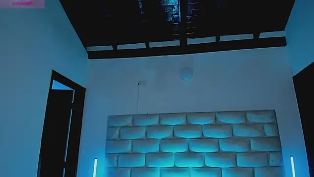 XXX chat uživo modela HollyGrey_
