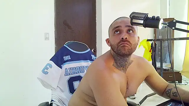 Chat +18 de aronmiller404 ao vivo