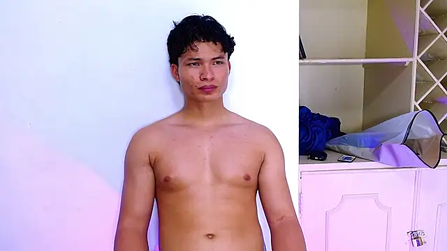 GoldenBoy_23 live XXX chat