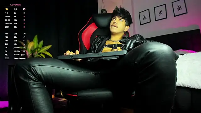 LyleBennett_'s Live XXX Chat