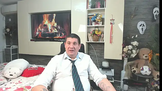 SpartacusDaddy48 XXX чат на живо