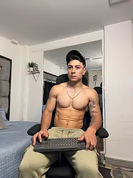 צ'אט XXX בשידור חי של MR_MUSCLE