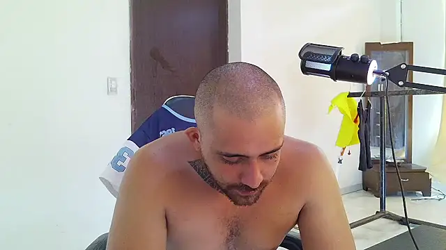 aronmiller404 现场XXX聊天