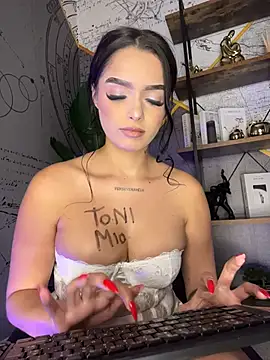 BustyAngelXXX's Live XXX Chat