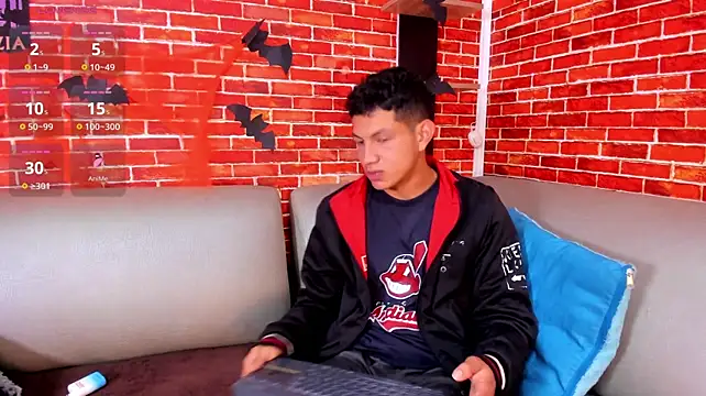 צ'אט XXX בשיד ור חי של Tony_Zackk1