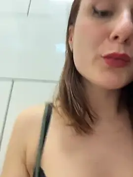 XXX chat uživo modela Dina_Tease