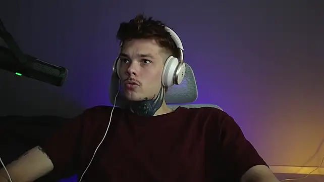 DENIS_HERE élő XXX-chatje
