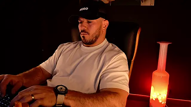 AngeloEric XXX чат на живо