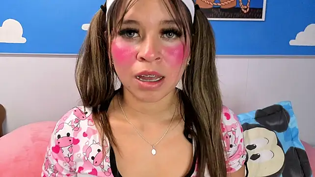 צ'אט XXX בשידור חי של miss__evolet