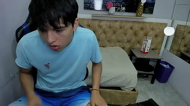 StiwenTwink 라이브 XXX 채팅